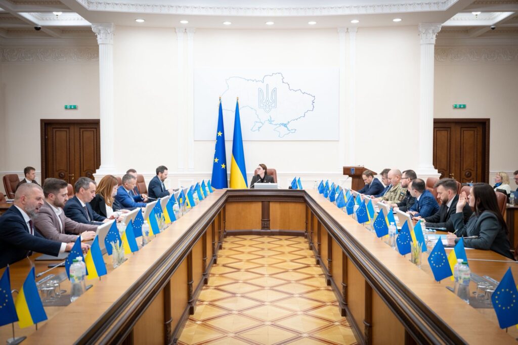 Уряд запускає програму грантів у розмірі до 1 млн грн для креативних індустрій!